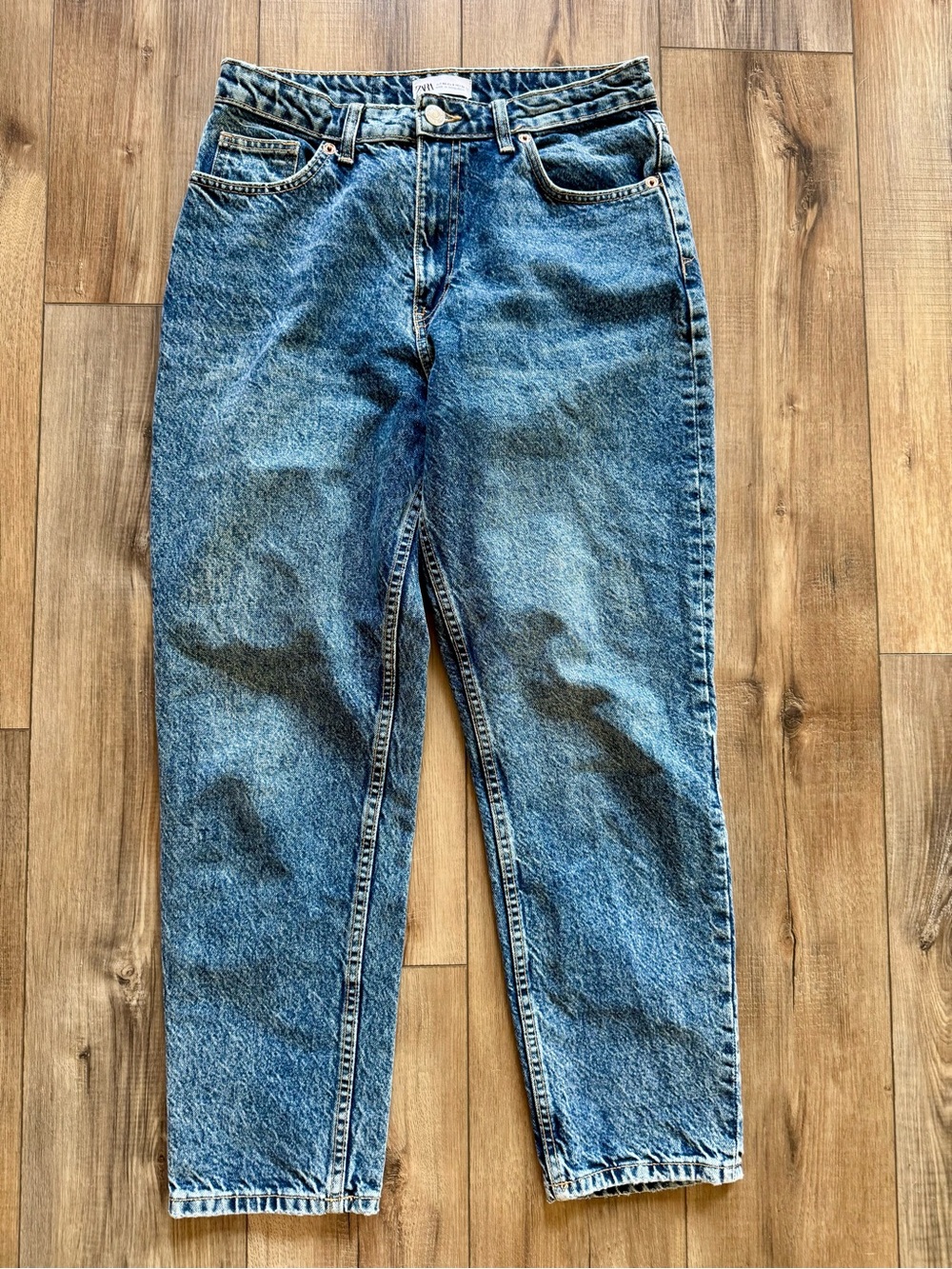 Zara High Waisted Straight Leg Mom Jeans | EUC | 100% cotton | 8 | Medium Wash